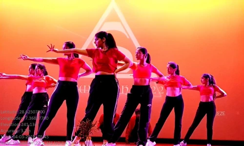 Symaroh event dance activity photo at SCMS Noida 
