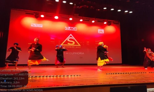 Symaroh event group dance photo at SCMS Noida